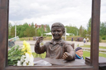 Фотография к новости: Памятник герою фильма "Меня зовут Кожа" появился в Нур-Султане