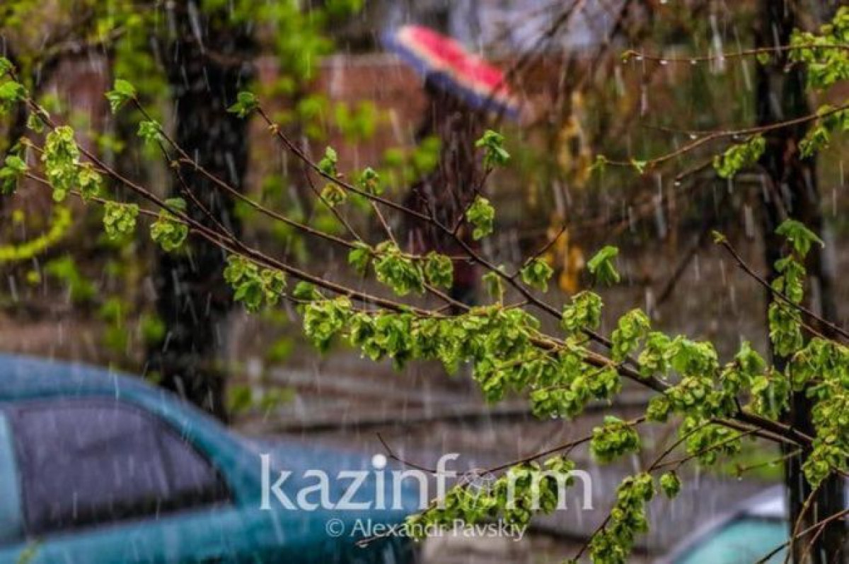 Штормовое предупреждение объявлено в 10 регионах Казахстана