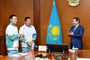 Фотография к новости: Ключи от квартиры вручили призёру Сурдлимпийских игр в Шымкенте