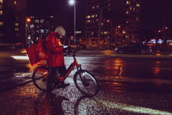 Фотография к новости: Курьеры и таксисты могут получить соцпакет в Казахстане