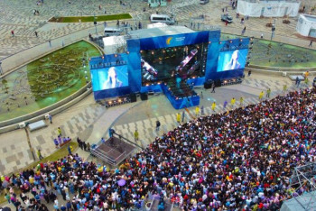 Фотография к новости: Роза Рымбаева, Prince, Ұлықпан Жолдасов выступили на Open air в столице