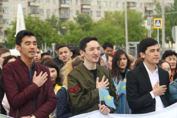 Фотография к новости: В Алматы всех желающих приглашают хором исполнить государственный гимн