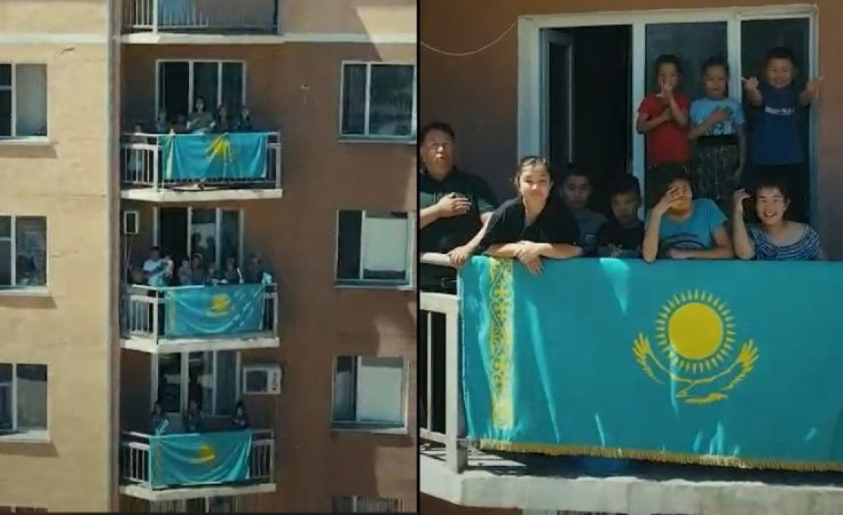 Флешмобом на балконах отметили День госсимволов в Кентау