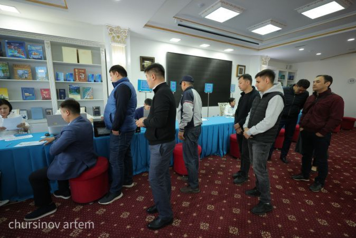 Алихан Смаилов и Аскар Умаров одними из первых проголосовали в Казахстане