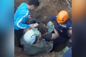 Фотография к новости: Восемь спасателей вызволяли застрявшего в трубе сельчанина в Актюбинской области