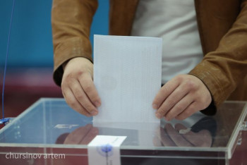 Фотография к новости: Более половины избирателей проголосовали на референдуме к 14.00 — ЦИК