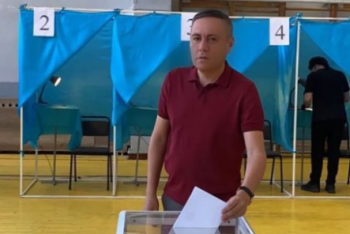 Фотография к новости: Как общественные деятели проголосовали в Алматы