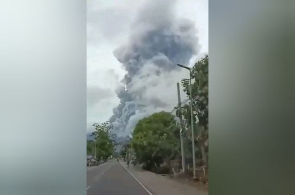 Филиппинский вулкан выбросил пепел на высоту более километра