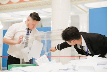 Фотография к новости: На участке, где голосовал Назарбаев, подсчитали бюллетени