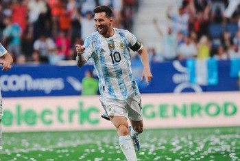 Фотография к новости: Месси впервые в карьере забил сразу пять мячей в матче за сборную Аргентины