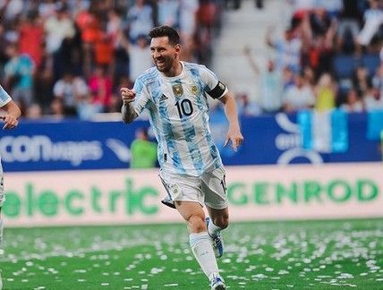 Фотография к новости: Месси впервые в карьере забил сразу пять мячей в матче за сборную Аргентины