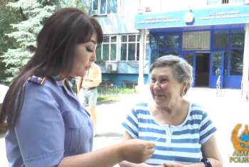 Фотография к новости: 67-летняя алматинка получила первое удостоверение личности