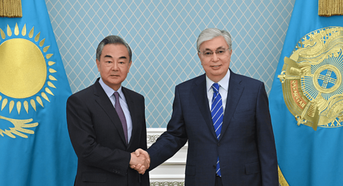 Токаев принял главу МИД Китая