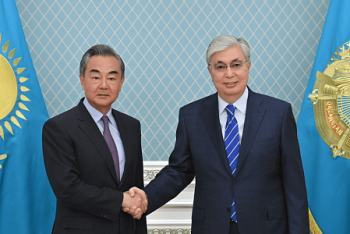 Фотография к новости: Токаев принял главу МИД Китая