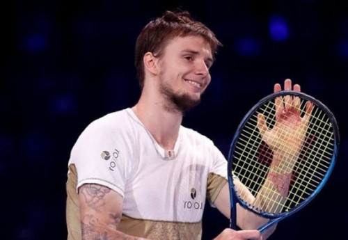 Фотография к новости: Теннисист Александр Бублик одержал победу в первом матче турнира в Германии