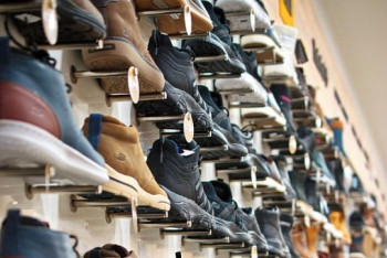 Фотография к новости: "Никто босиком не ходит" - глава Счётного комитета о "сером импорте" обуви в РК