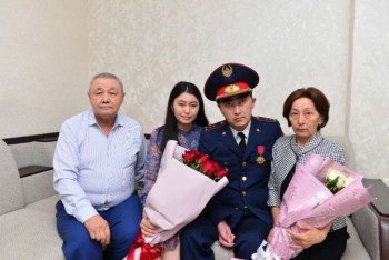 Полицейского, пострадавшего при попытке остановить большегруз с пьяным водителем, наградили орденом