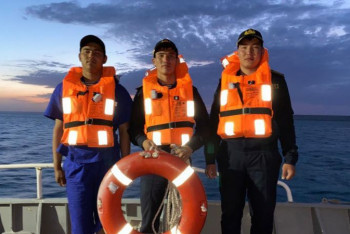 Фотография к новости: Тонущего человека спасли пограничники в Мангистау