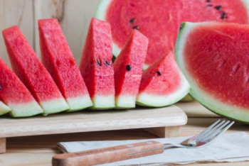 Фотография к новости: Диетолог предупредила об опасности ранних арбузов