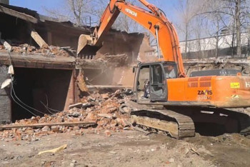 Фотография к новости: Житель Атырау разрушил дом, чтобы не делить его при разводе