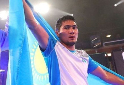 Фотография к новости: Непобеждённый казахстанец завершил тяжёлым нокаутом бой за титул чемпиона WBO