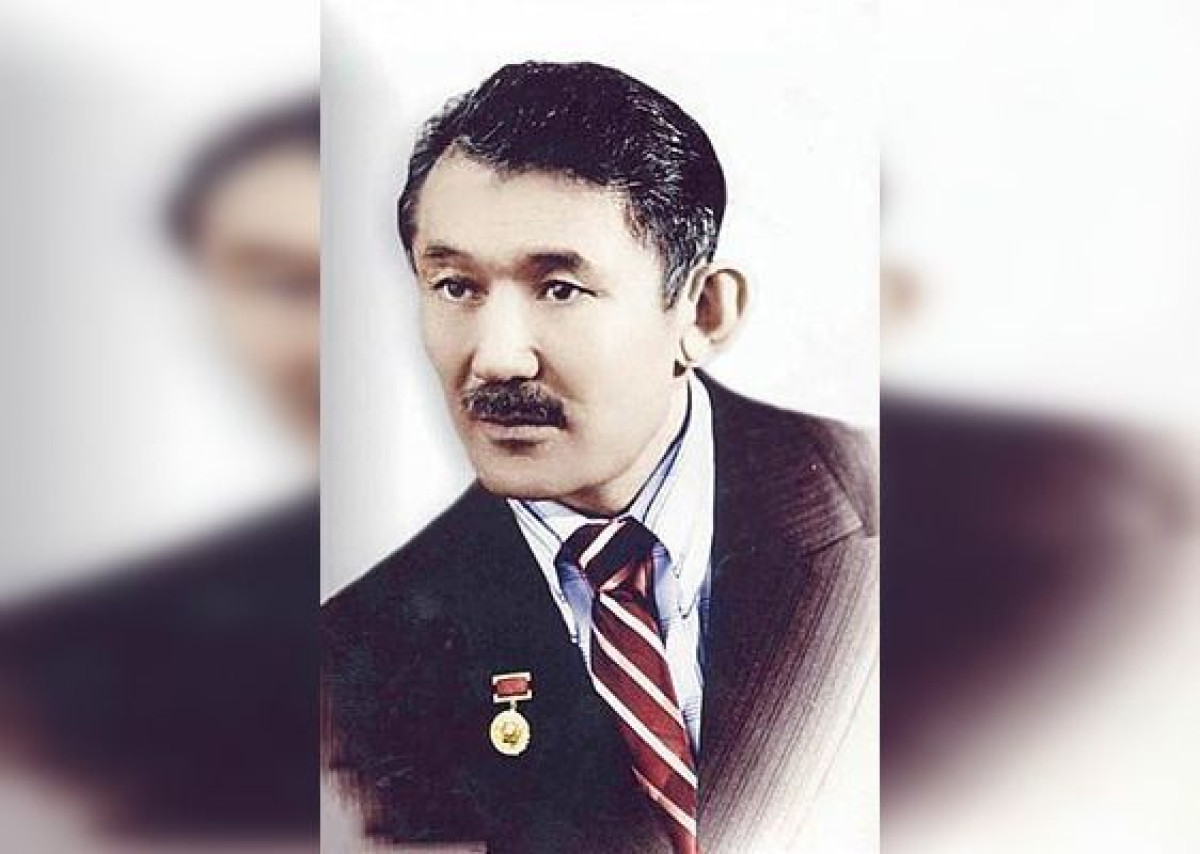 Шамши Калдаякову посмертно присвоили звание "Қазақстанның Еңбек Ері" и орден "Отан"
