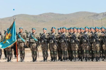 Фотография к новости: В Казахстане предложили меры по повышению привлекательности срочной службы