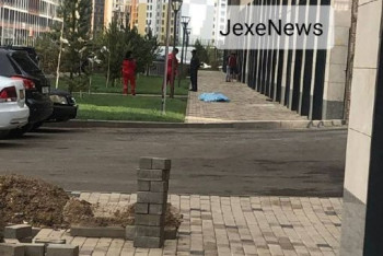 Фотография к новости: Астанчанка выпрыгнула из окна 16-го этажа