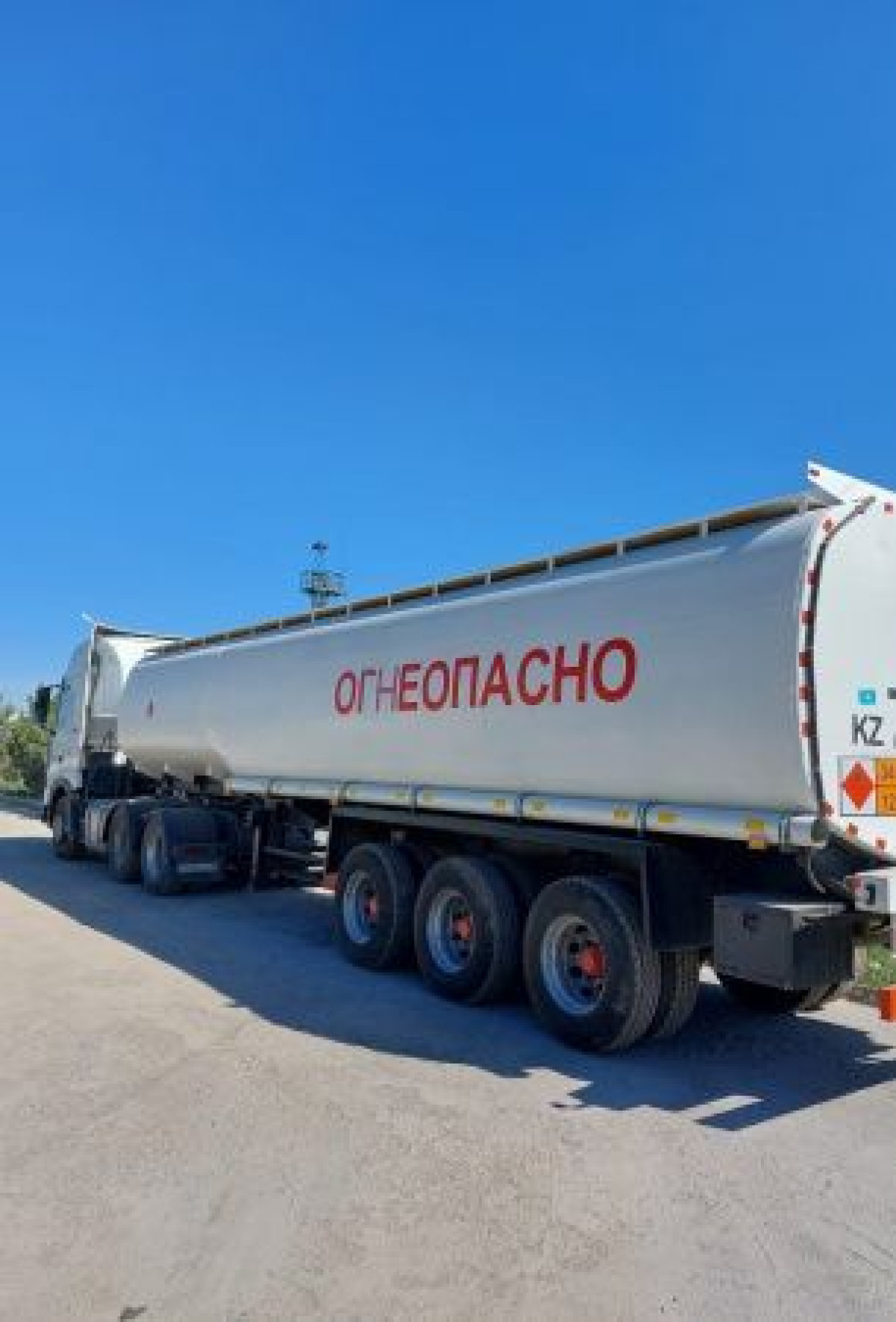 Бензин под видом растворителя пытались вывезти в Кыргызстан из Казахстана