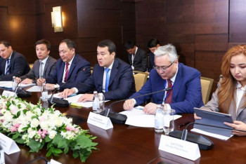 Фотография к новости: Смаилов встретился с премьер-министрами Узбекистана, Кыргызстана и Таджикистана