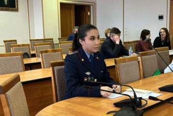 Фотография к новости: Девушка-полицейский из Казахстана спасла ребёнка в Москве