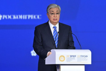 Фотография к новости: Токаев отказался от ордена Александра Невского