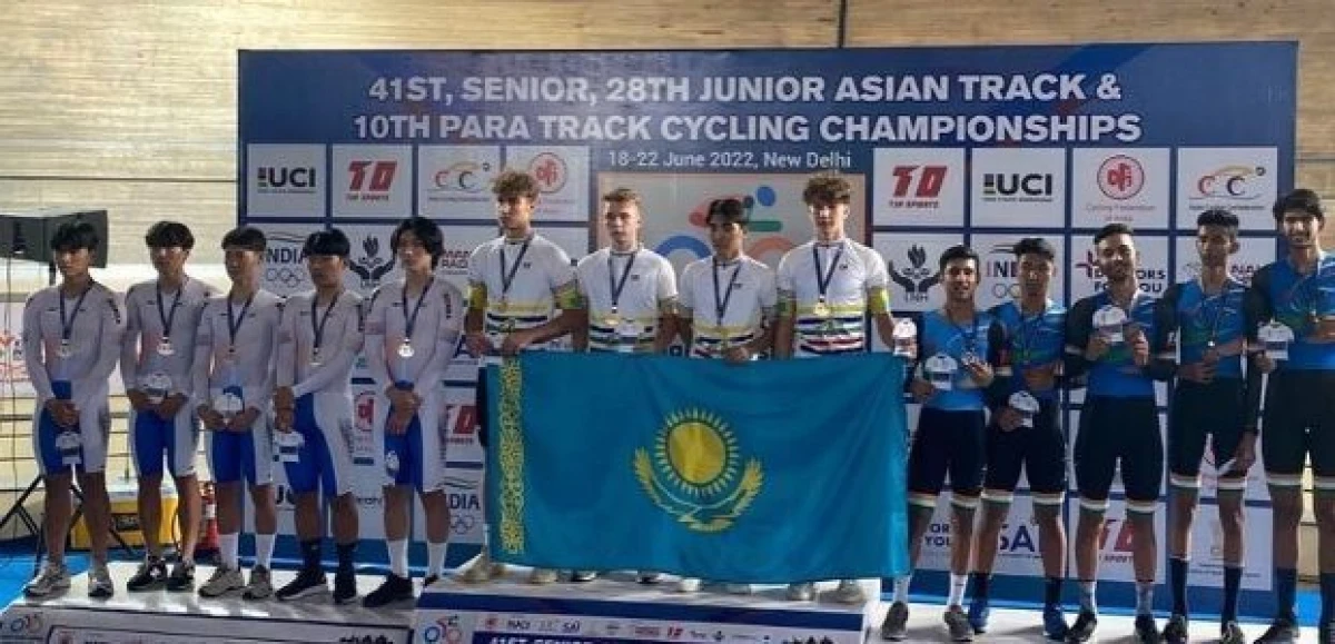 Казахстанские гонщики выиграли золото ЧА среди юниоров