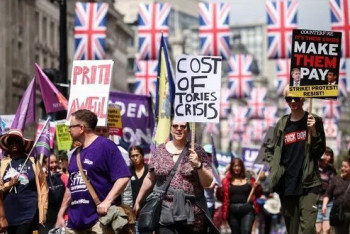 Фотография к новости: В Лондоне началась акция протеста из-за рекордной инфляции в стране