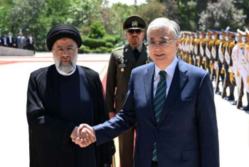 Фотография к новости: Раиси назвал визит Токаева в Иран поворотным моментом в развитии двусторонних отношений