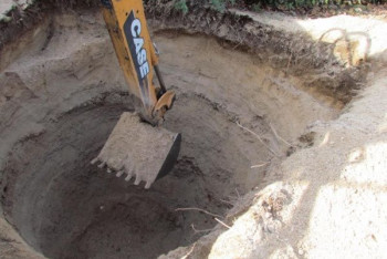 Фотография к новости: Погребёнными заживо в котловане оказались двое жителей Атырау