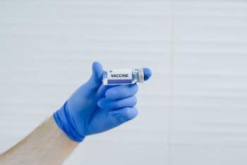 Фотография к новости: Детям от полугода разрешили делать прививки от коронавируса в США