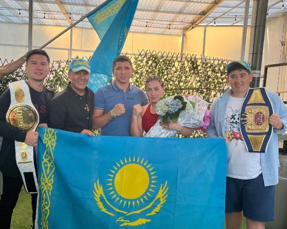 Фотография к новости: Казахстан массово пошумел в США после яркой победы боксёрши-соотечественницы