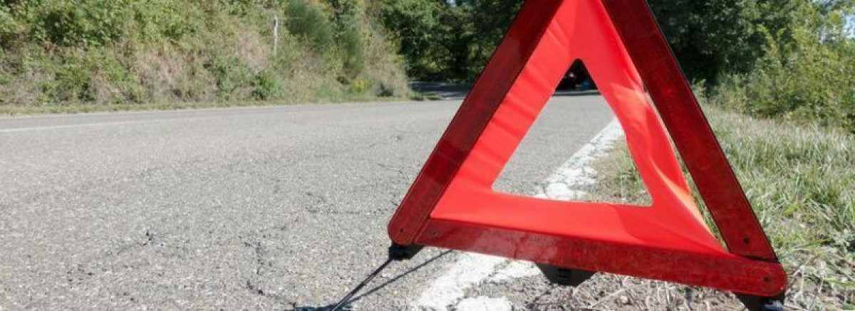 Рейсовый автобус столкнулся с грузовиком близ Алматы