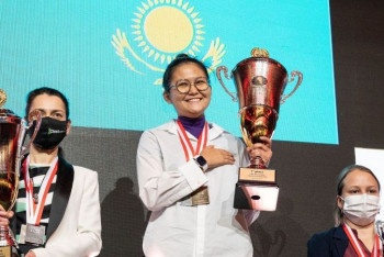 Фотография к новости: "Привели просить три миллиарда тенге" — казахстанская шахматистка о встрече КФШ с Балаевой