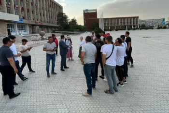 Фотография к новости: ЧП в парке Актау: людей спускали с аттракционов с помощью стремянки