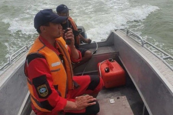 Фотография к новости: Вторые сутки ищут ребёнка на озере Шалкар в ЗКО