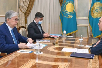 Фотография к новости: Глава государства принял управляющего МФЦА