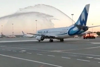 Фотография к новости: Фонтанами сопроводили отправку из Пулково первого авиарейса Санкт-Петербург – Актау