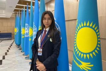 Фотография к новости: Алматинскую выпускницу пригласили на учебу сразу 25 ведущих вузов мира