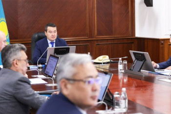 Фотография к новости: Широко обсудить с общественностью, экспертами и журналистами новый закон о СМИ поручил Алихан Смаилов