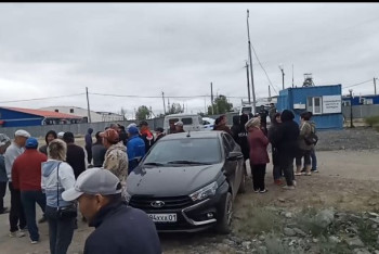 Фотография к новости: Золотодобывающий Бестобе продолжает лихорадить — жители грозят голодовкой