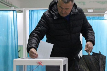 Фотография к новости: В Павлодаре референдуму не помешал даже дождь