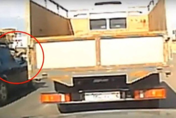 Фотография к новости: Жестокое обращение с котёнком попало на видео в Мангистауской области