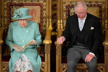 Фотография к новости: Елизавета II передаёт часть своих обязанностей принцу Чарльзу